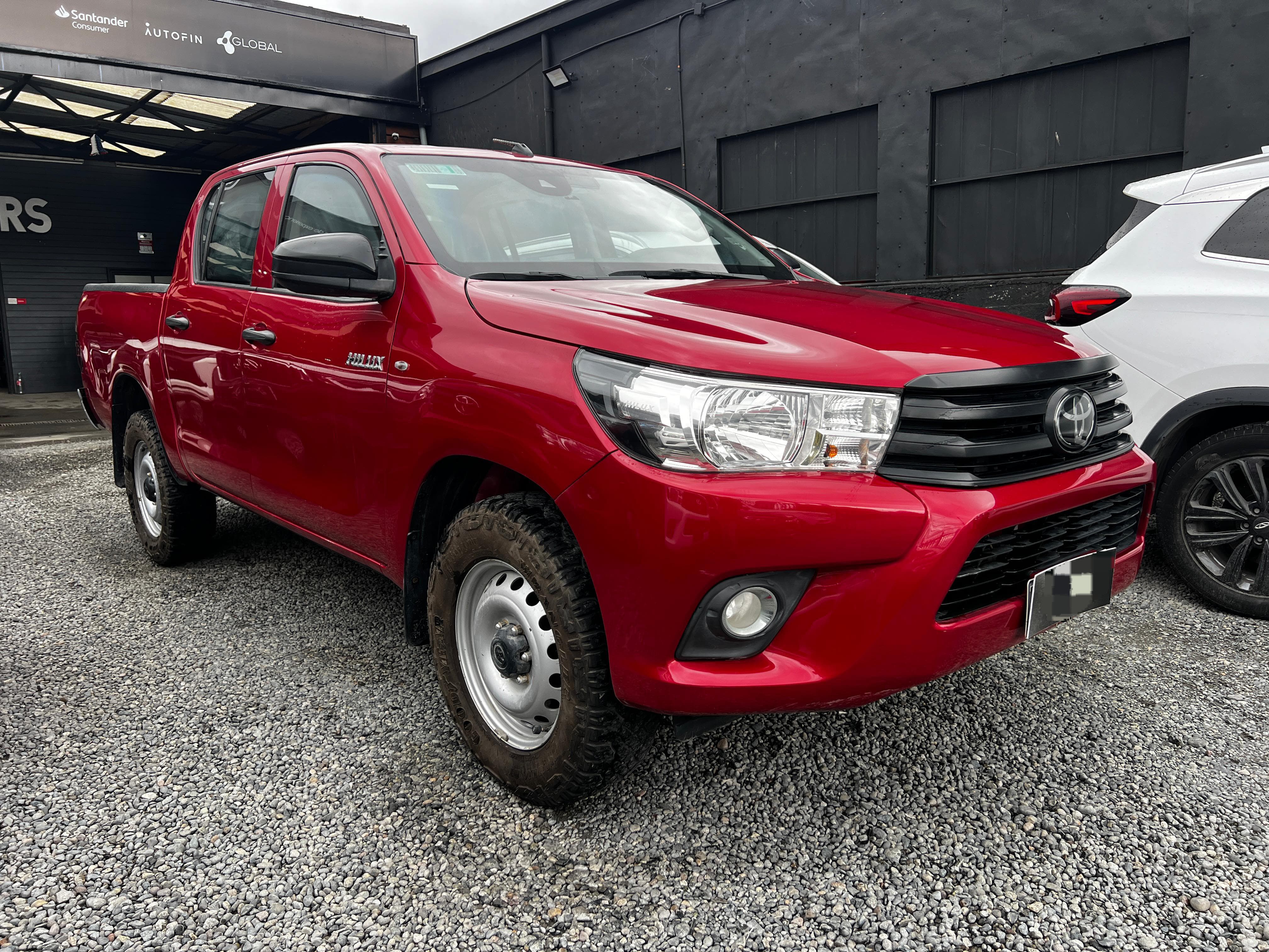 Auto TOYOTA HILUX 2024